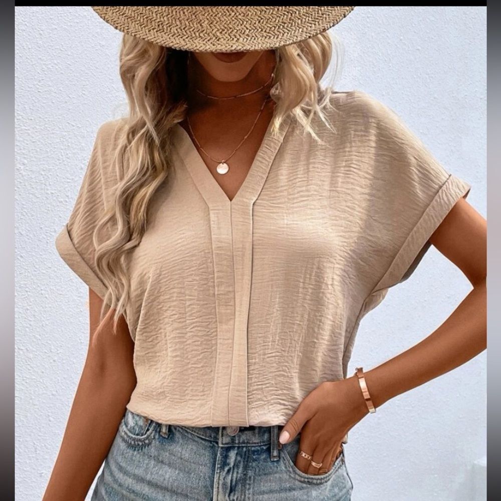 Notched neck blouse - Picture 3 of 3